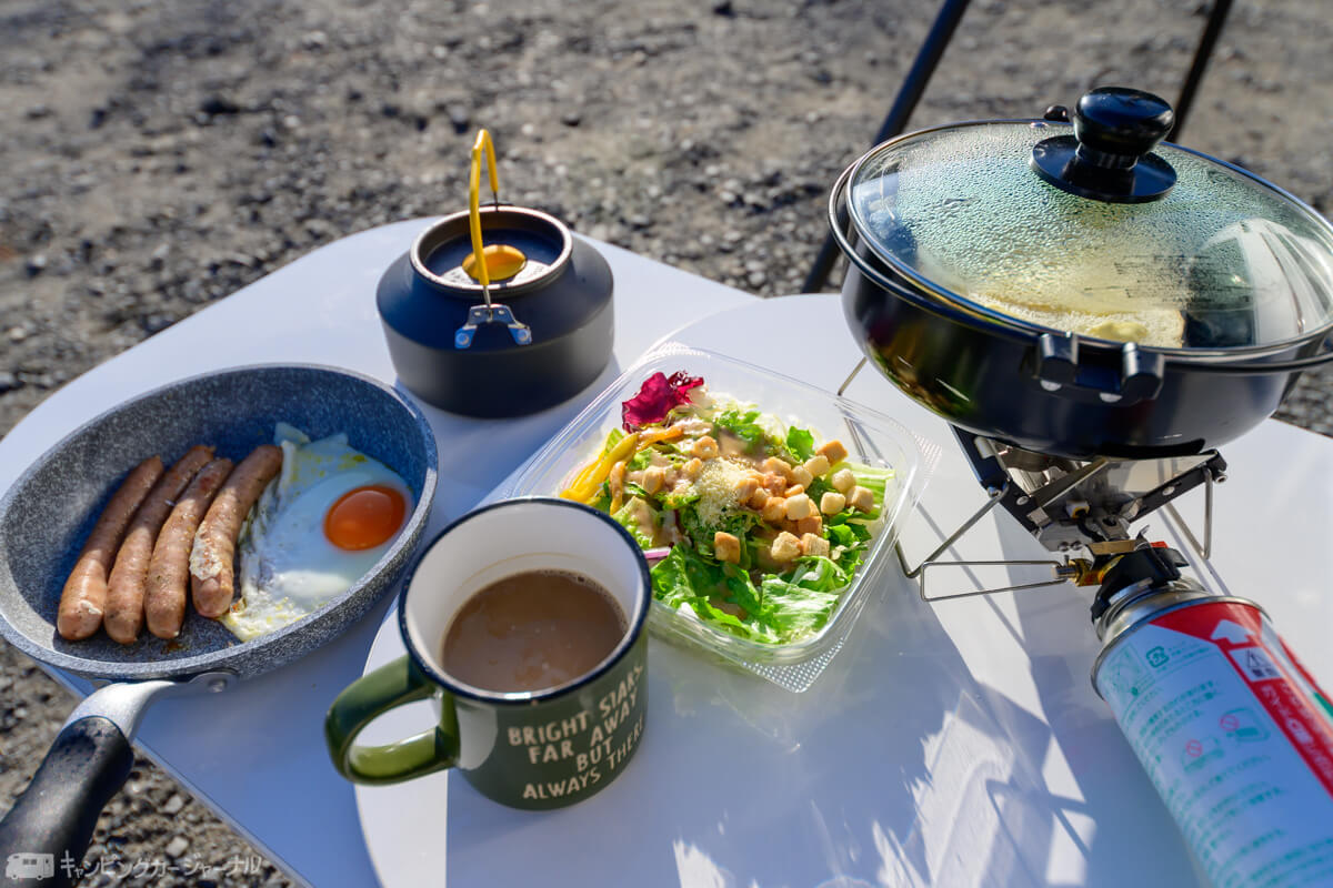 キャンプの朝食