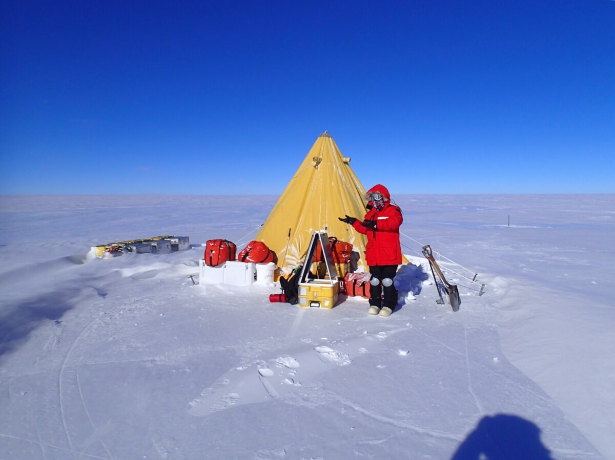 極寒の南極大陸でキャンプをしたその先に見た宇宙 キャンピングカージャーナル