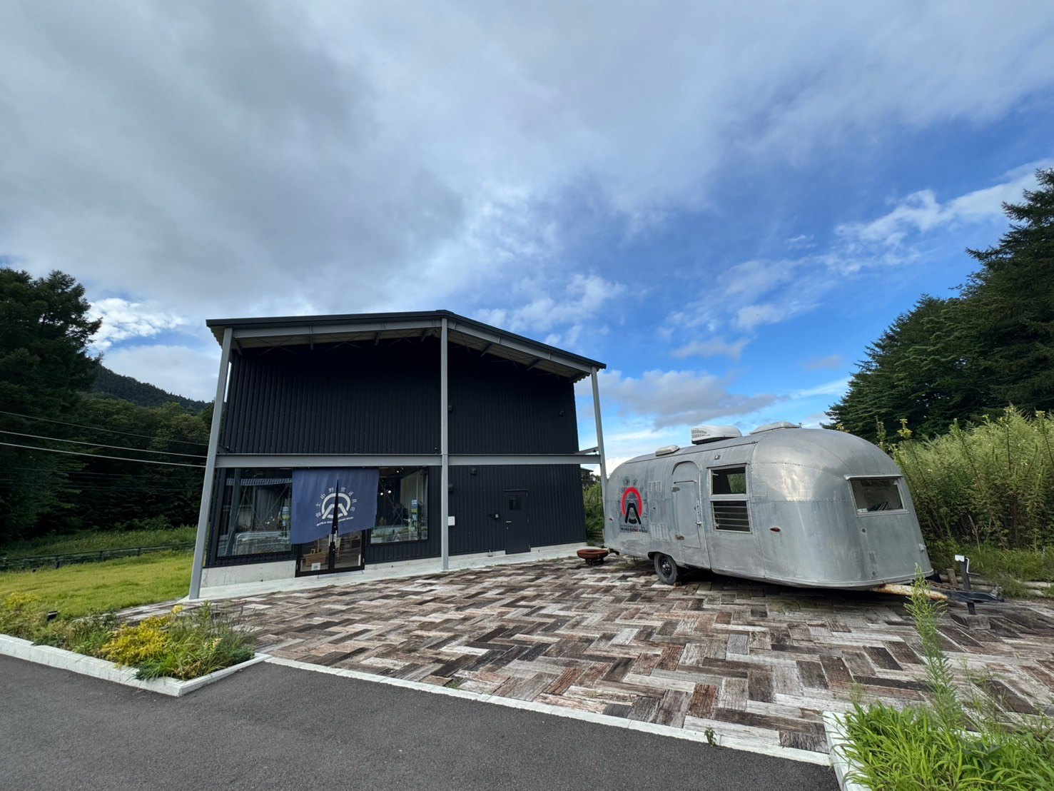 富士山野営道具店を歩く｜日本製ギアを宝物のように探す、RVパーク併設の店